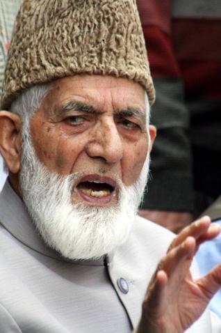 Geelani slams Moluvies for going on Army tour